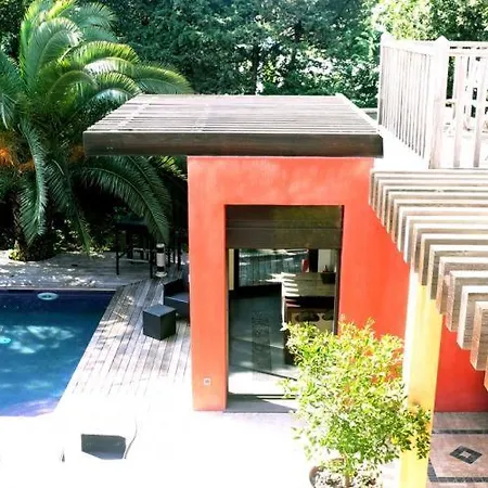 Sleeps 10 Pool Air Con Wifi