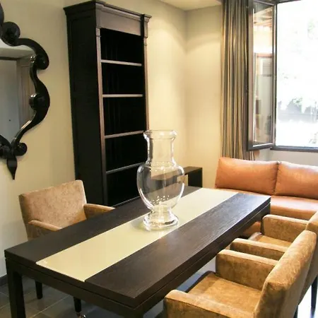 Sleeps 10 Pool Air Con Wifi